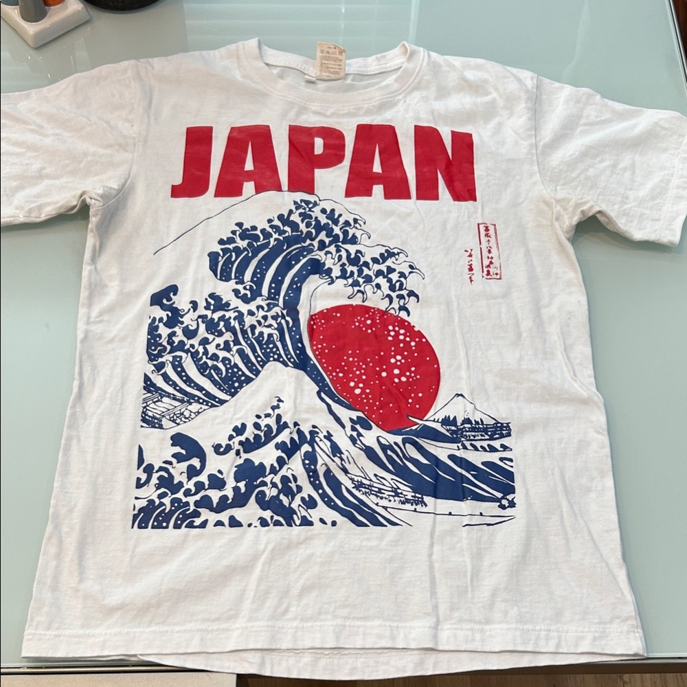 Unisex quality Graphic T-Shirt with Red and Blue Design silk screen design JAPAN